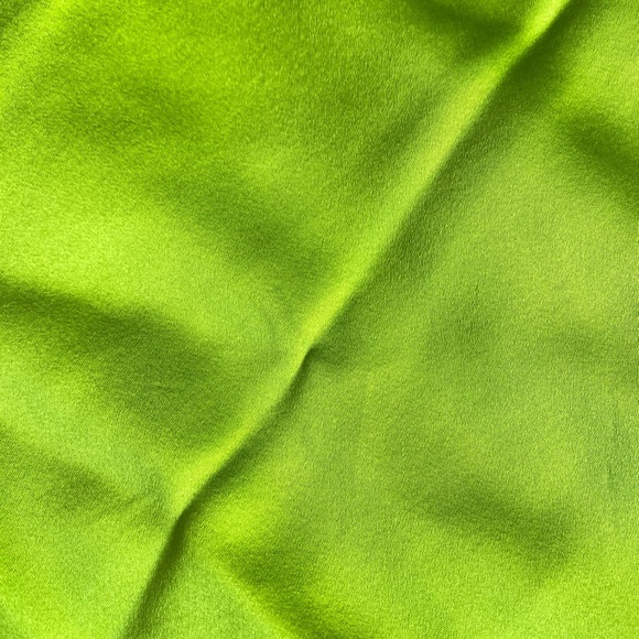 Flawed NWT SER.O.YA Silk MIDI Slip Dress, color yellow/green, Size Medium.
8050 - Picture 7 of 10